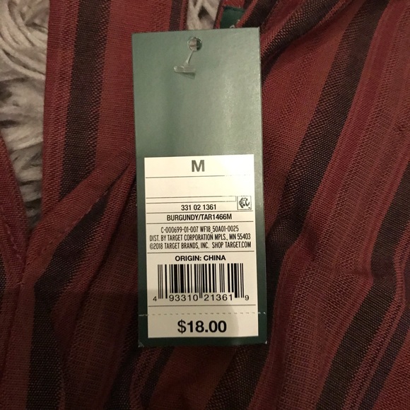 Crop top. - Picture 3 of 3